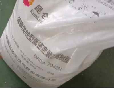 ����ϩ7042N����ʯ����Ĥ�����͵��ܶ�LLDPE��֬