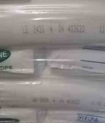 �ж�LDPE2420H����ʯ�����µ��ܶȾ���ϩ